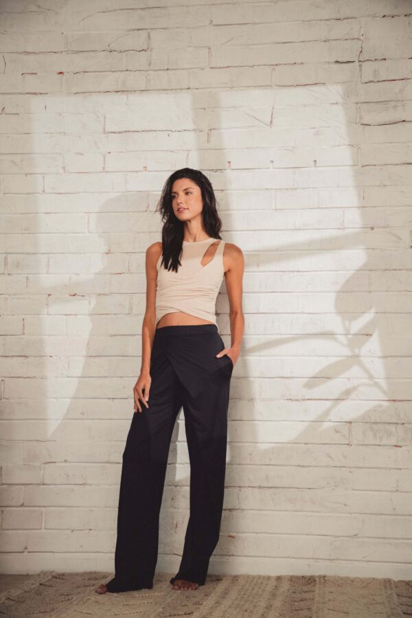 PANTALÓN CROSSED CON CINTURÓN